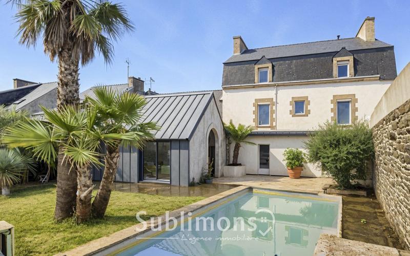 Maison - 223 m² - 9 pièces