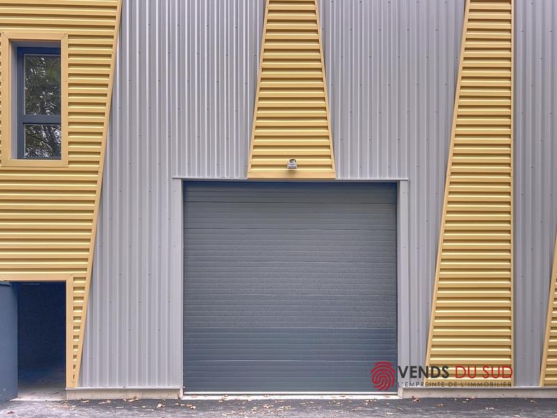 Entrepôt - 210 m² - 1 pièce