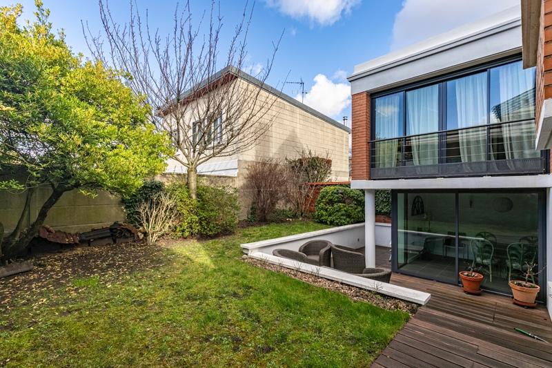 Maison - 201 m² - 7 pièces