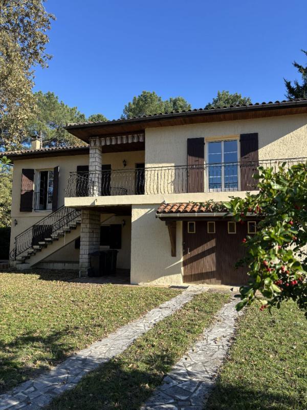 Maison - 180 m² - 8 pièces