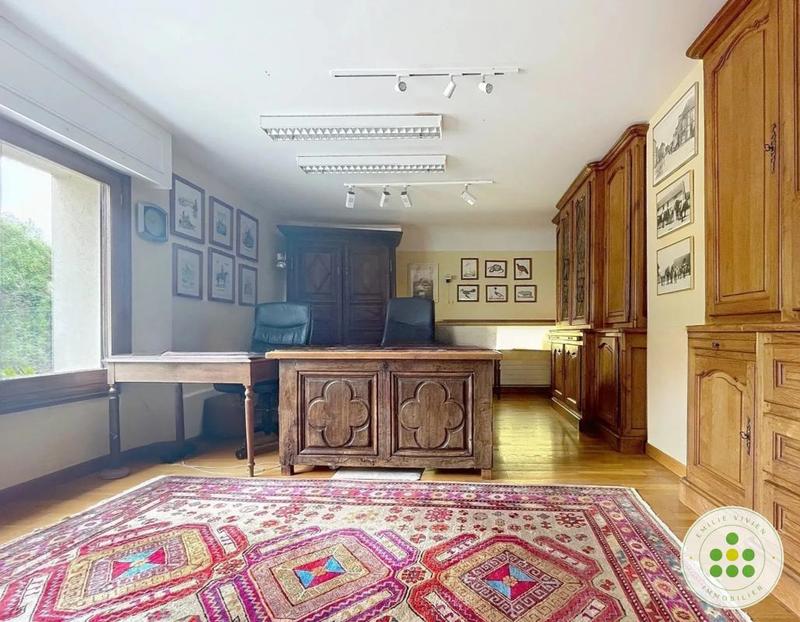 Maison - 330 m² - 8 pièces