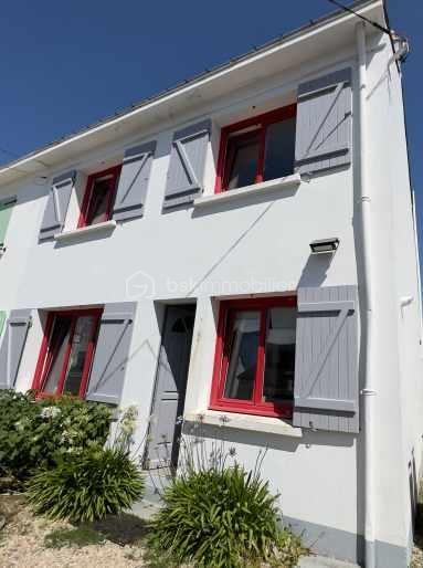 Maison - 90 m² - 5 pièces