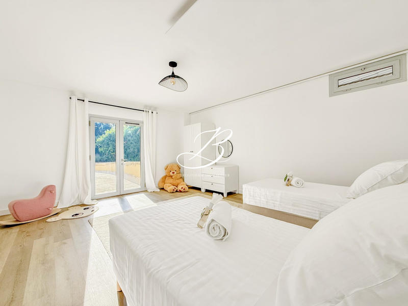 Villa - 258 m² - 10 pièces