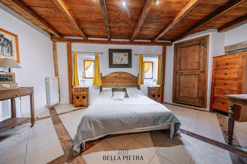 Mas - 1 650 m² - 40 pièces