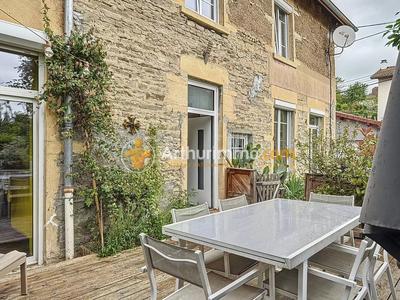 Maison - 224 m² - 7 pièces