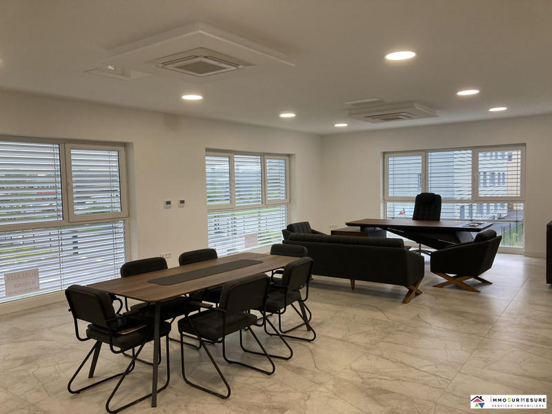 Bureau - 77 m² - 1 pièce