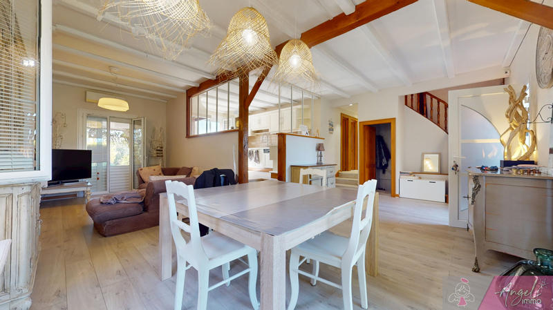 Maison - 230 m² - 9 pièces