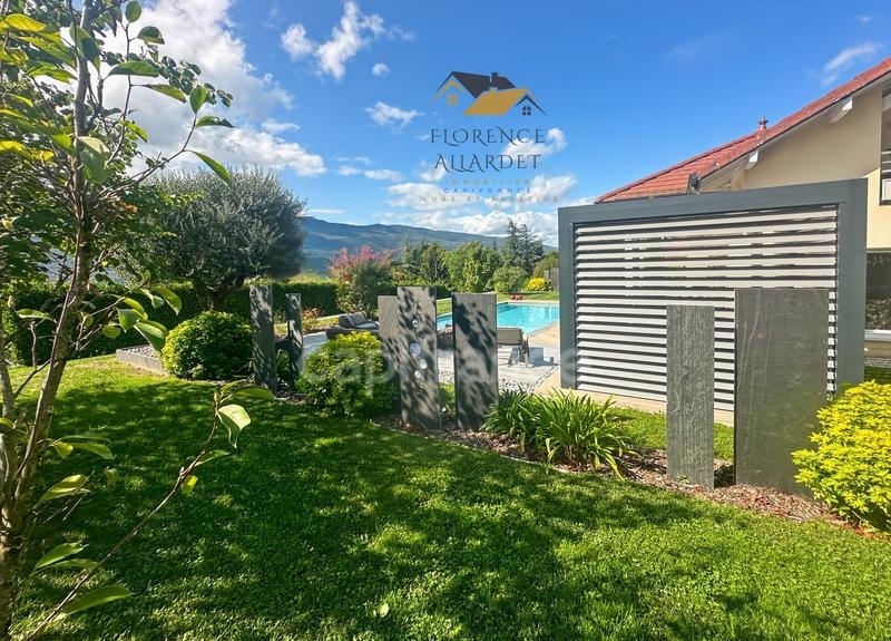 Maison - 242 m² - 5 pièces