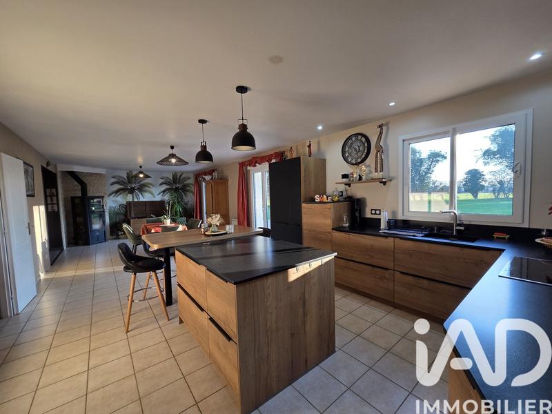 Maison - 161 m² - 8 pièces