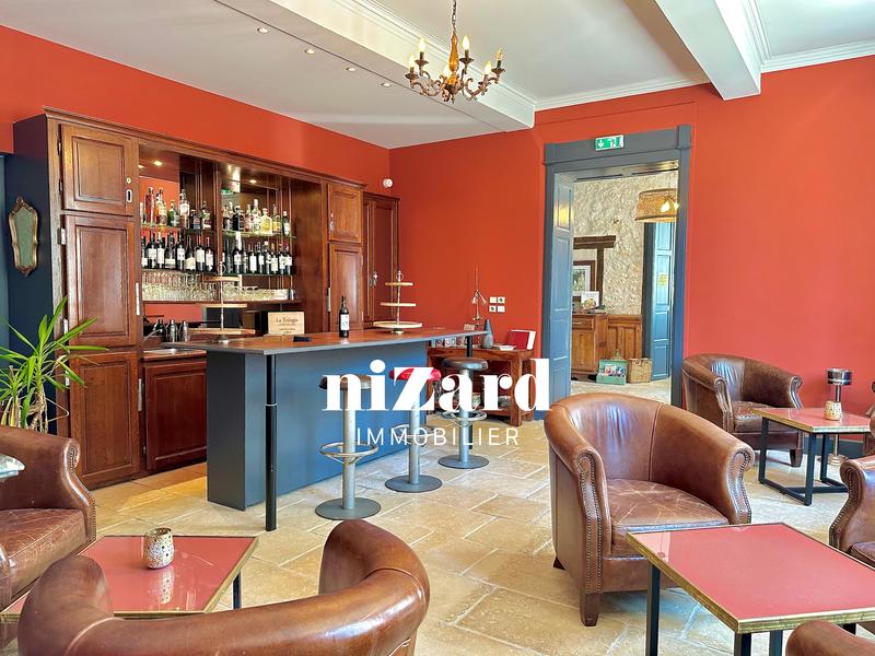 Château - 1 800 m²