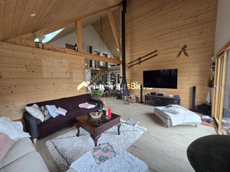 Maison - 228 m² - 8 pièces