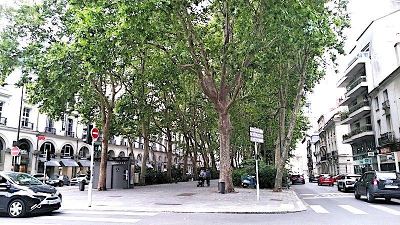 Maison - 303 m² - 10 pièces