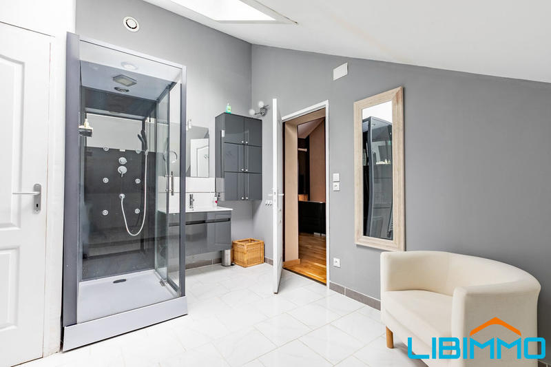 Maison - 257 m² - 8 pièces