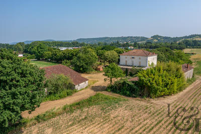 Maison - 250 m² - 9 pièces