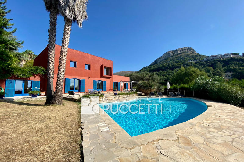 Demeure - 230 m² - 8 pièces