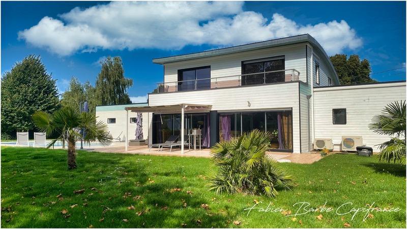 Maison - 180 m² - 10 pièces