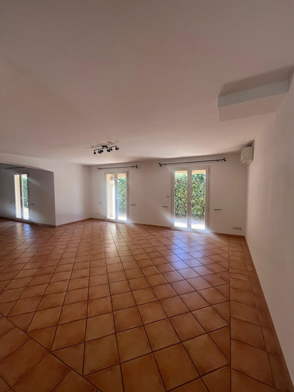 Local commercial - 163 m²