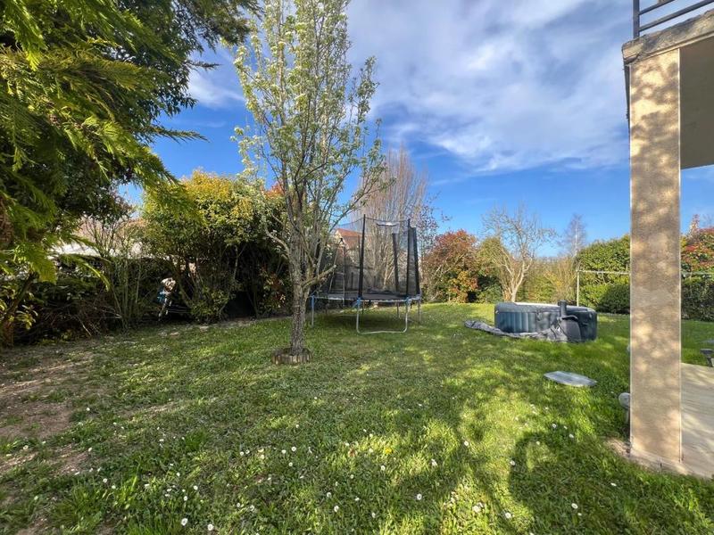 Maison - 230 m² - 9 pièces