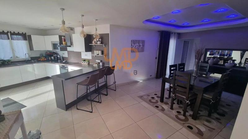 Propriété - 250 m² - 7 pièces