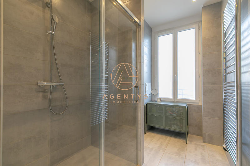 Maison - 276 m² - 8 pièces