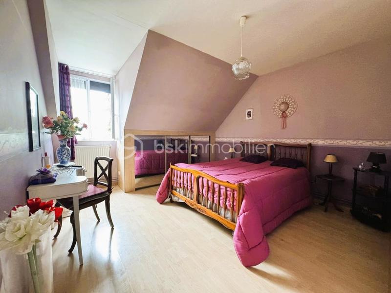 Maison traditionnelle - 166 m² - 9 pièces