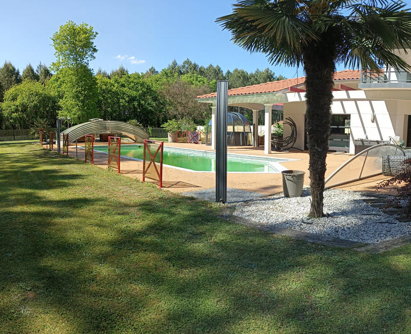 Propriété - 260 m² - 7 pièces