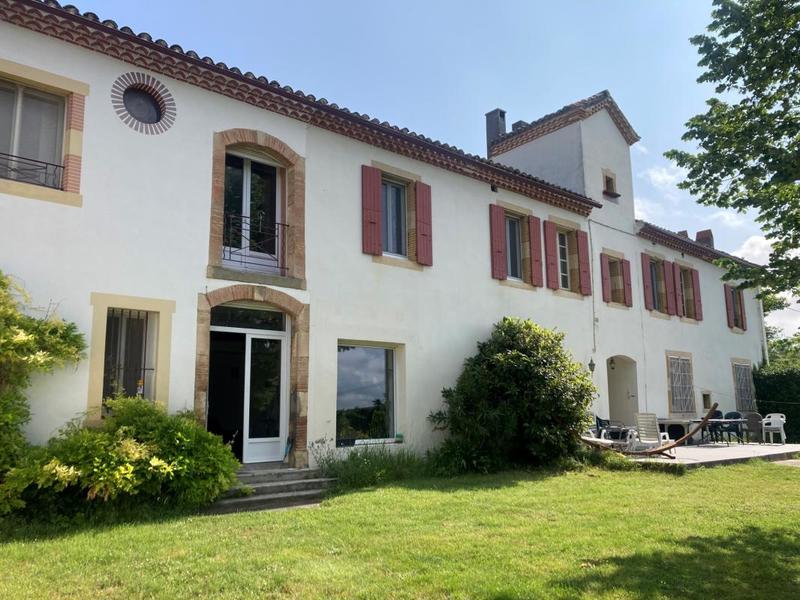 Propriété - 620 m² - 18 pièces