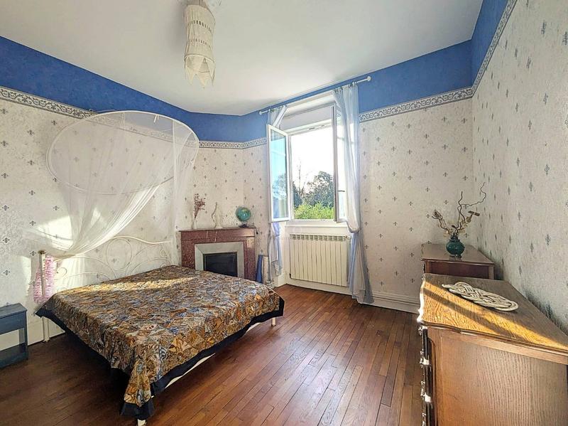 Maison - 284 m² - 13 pièces