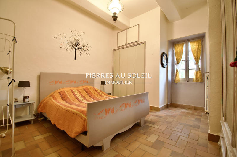 Propriété - 250 m² - 8 pièces