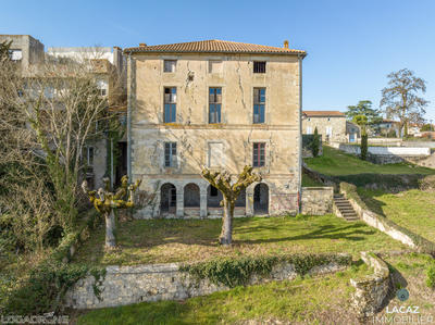 Maison - 450 m² - 6 pièces