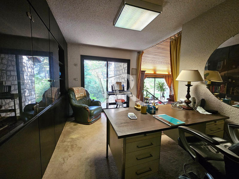 Maison - 286 m² - 8 pièces