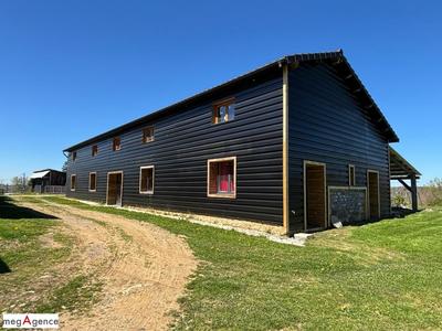 Propriété - 190 m² - 6 pièces