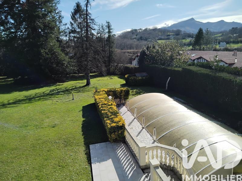 Maison - 180 m² - 5 pièces