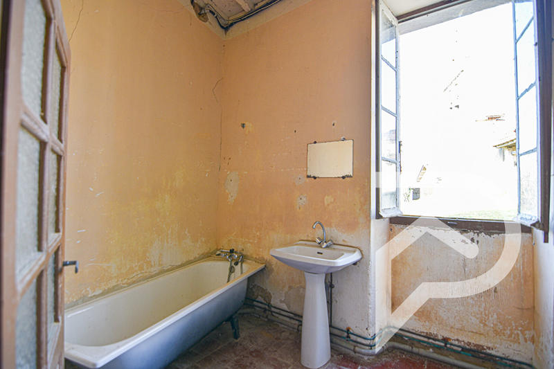 Maison - 260 m² - 7 pièces