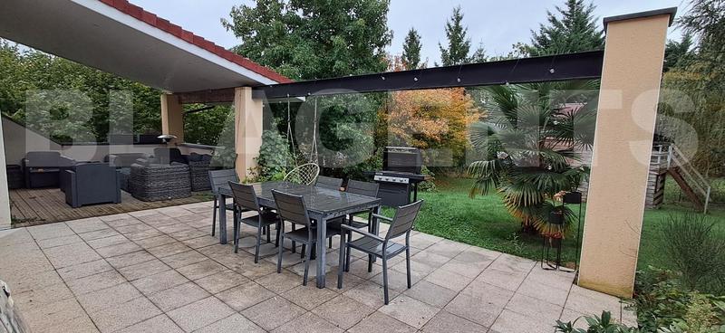 Maison - 239 m² - 10 pièces