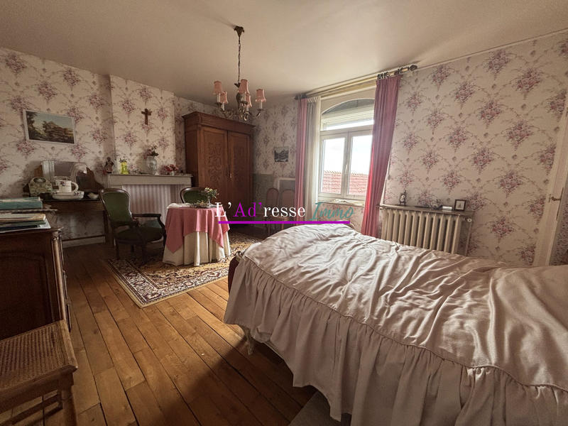 Maison traditionnelle - 238 m² - 7 pièces