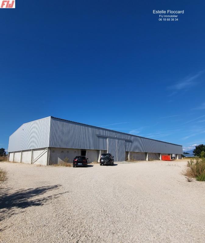 Grange - 1 712 m² - 1 pièce