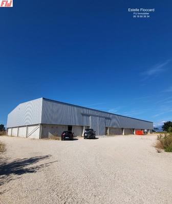 Grange - 1 712 m² - 1 pièce