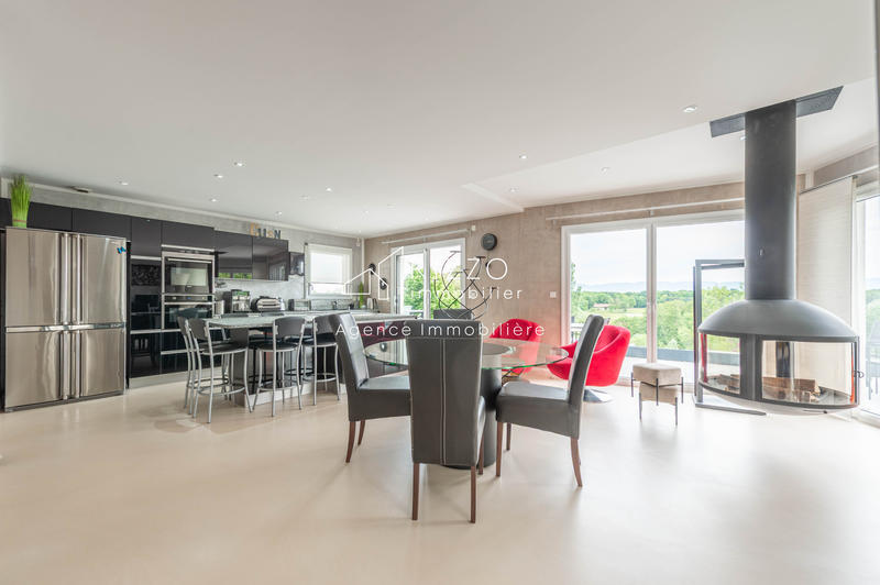 Maison - 242 m² - 8 pièces