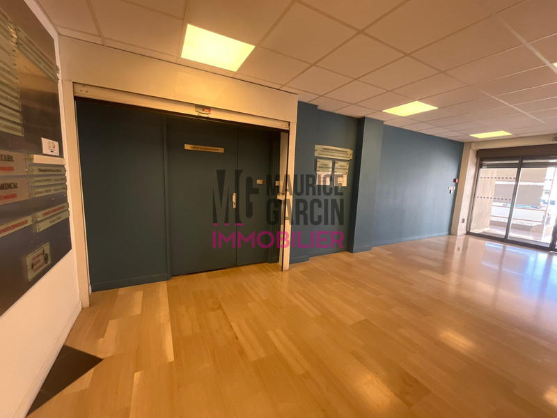 Bureau - 201 m² - 7 pièces