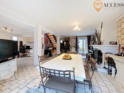 Maison - 99 m² - 5 pièces