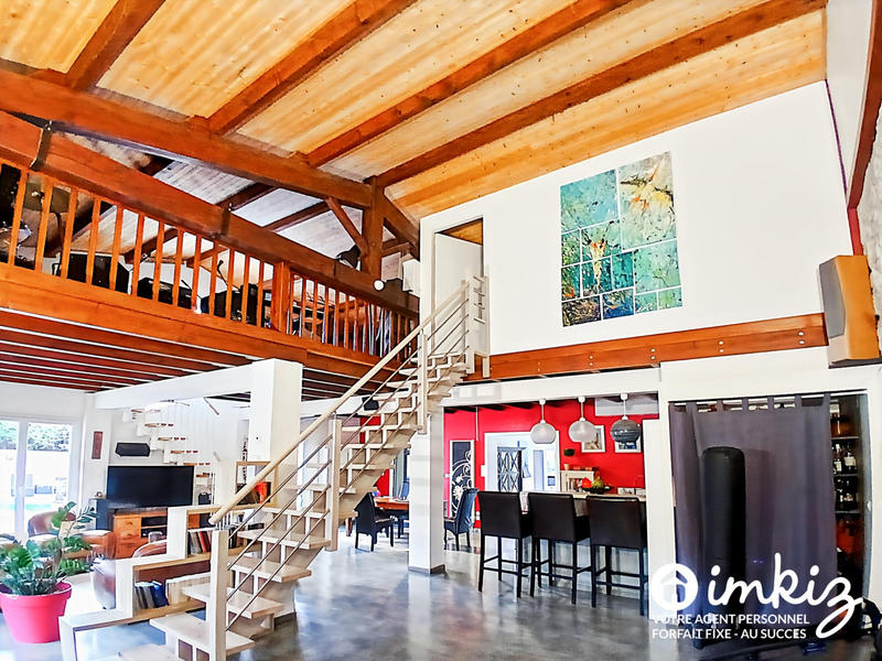 Maison - 252 m² - 8 pièces