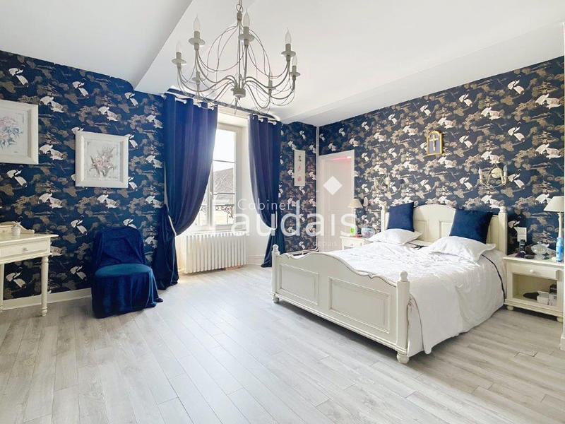 Propriété - 300 m² - 25 pièces