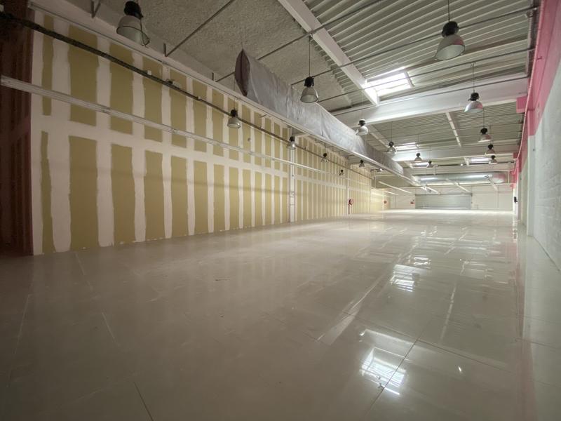 Local commercial - 1 203 m²