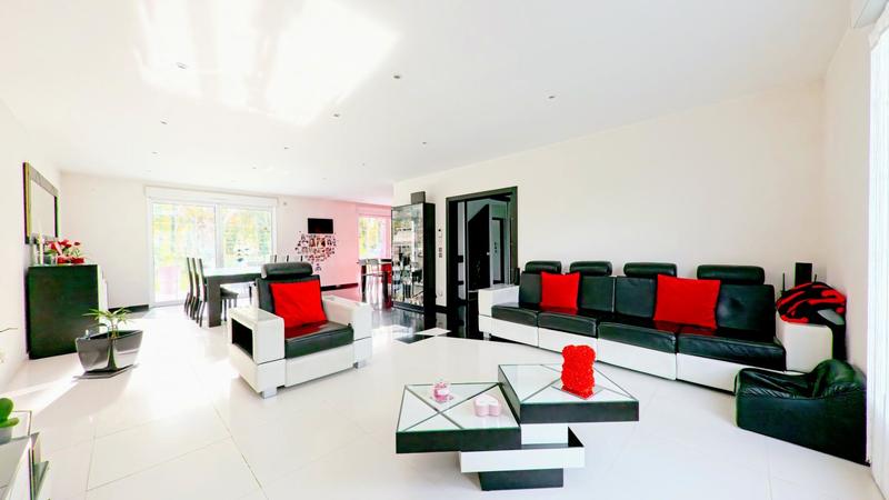 Villa - 340 m² - 7 pièces