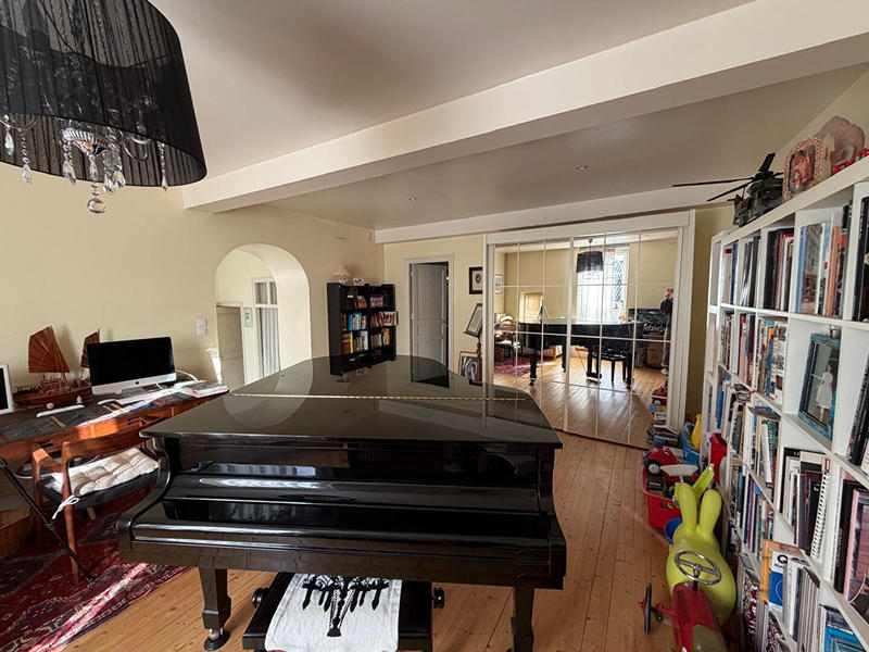 Maison - 340 m² - 8 pièces