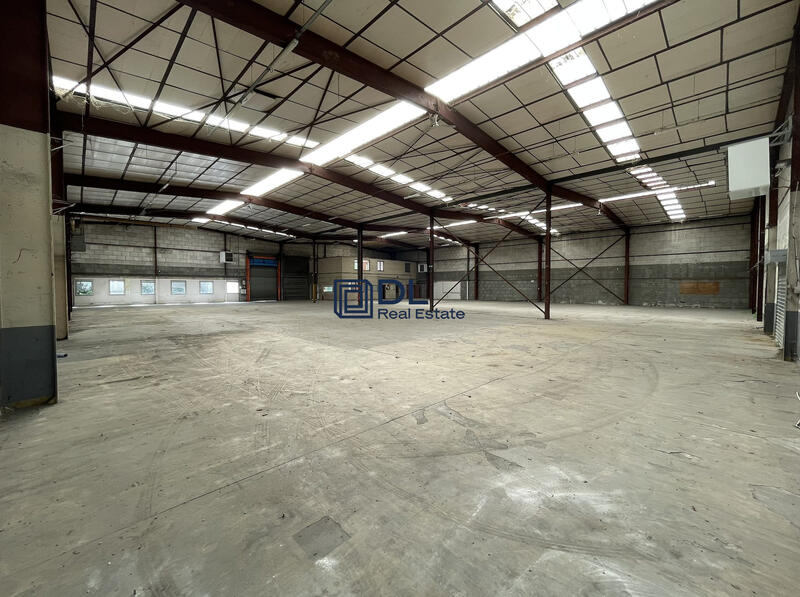 Entrepôt - 1 664 m²