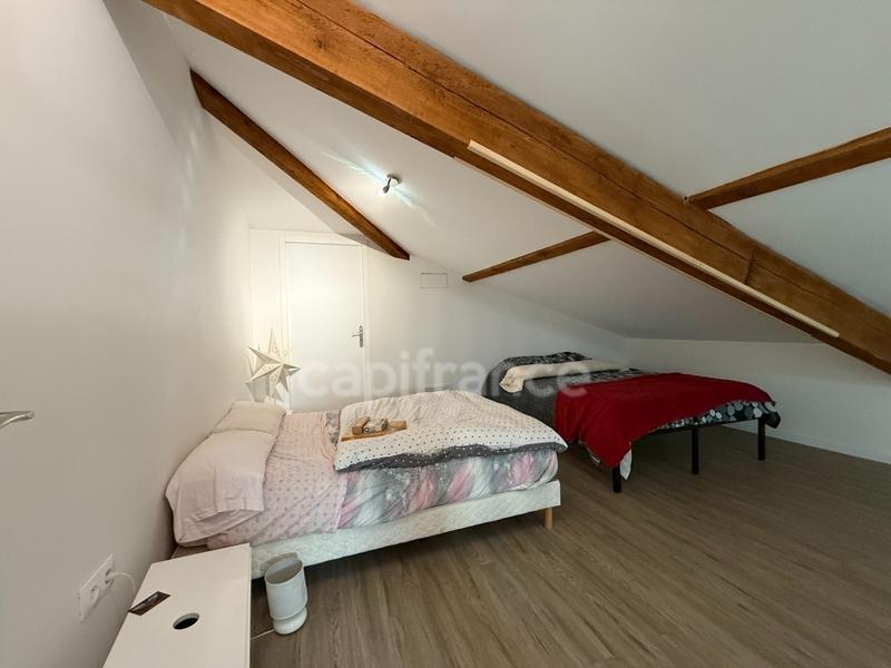 Corps de ferme - 240 m² - 8 pièces