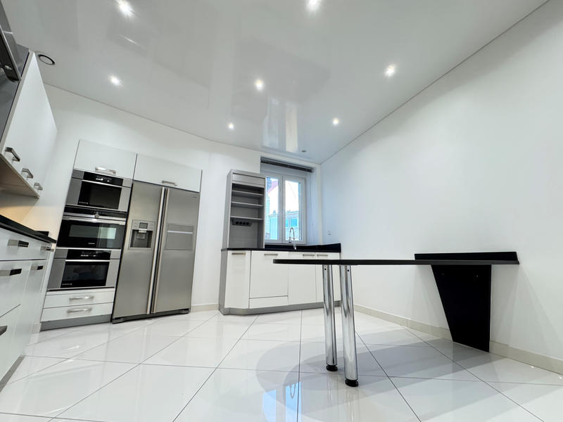 Appartement - 200 m² - 7 pièces