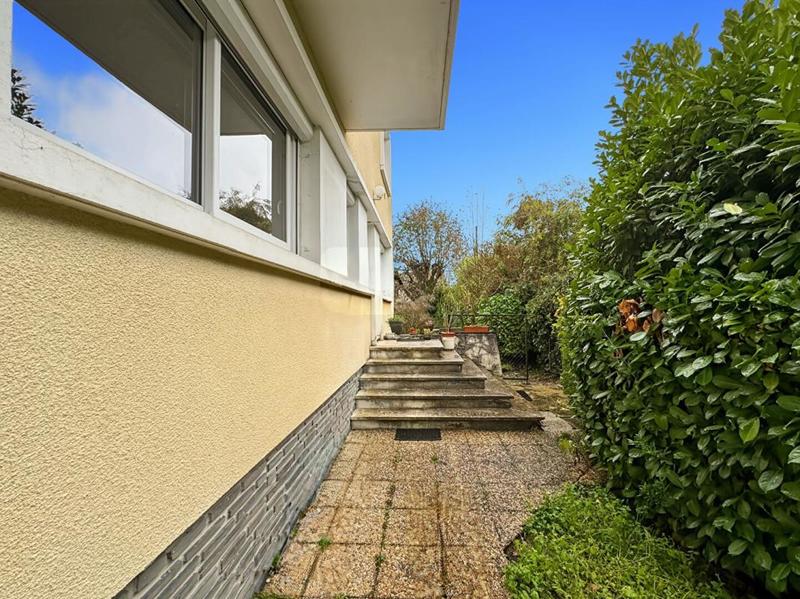 Maison - 240 m² - 10 pièces